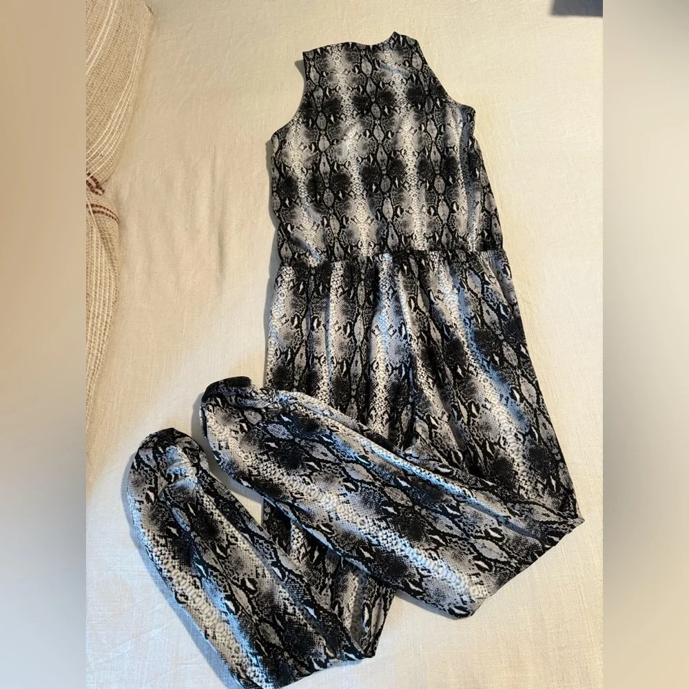 Veronica one piece jumpsuit! - Picture 6 of 10